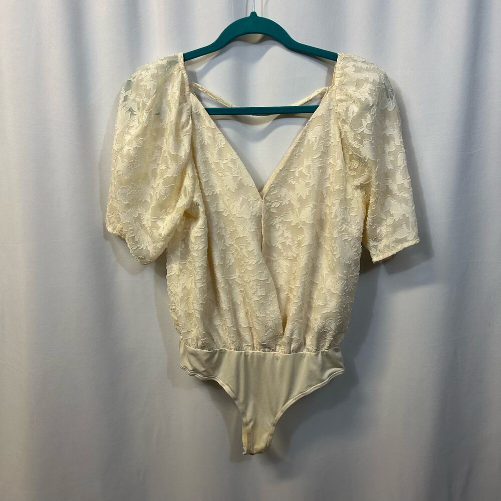 ASTR Cream Romantic Puff Sleeve Bodysuit Blouse Embossed Leaf Small